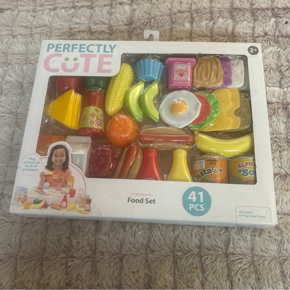 Perfectly Cute in the Pantry
Food set